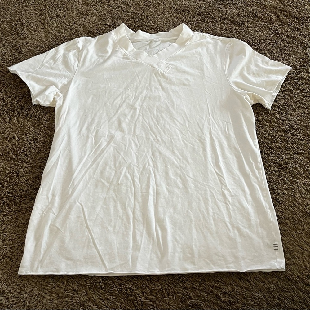 Lululemon men’s v-neck tee size L - Picture 1 of 4